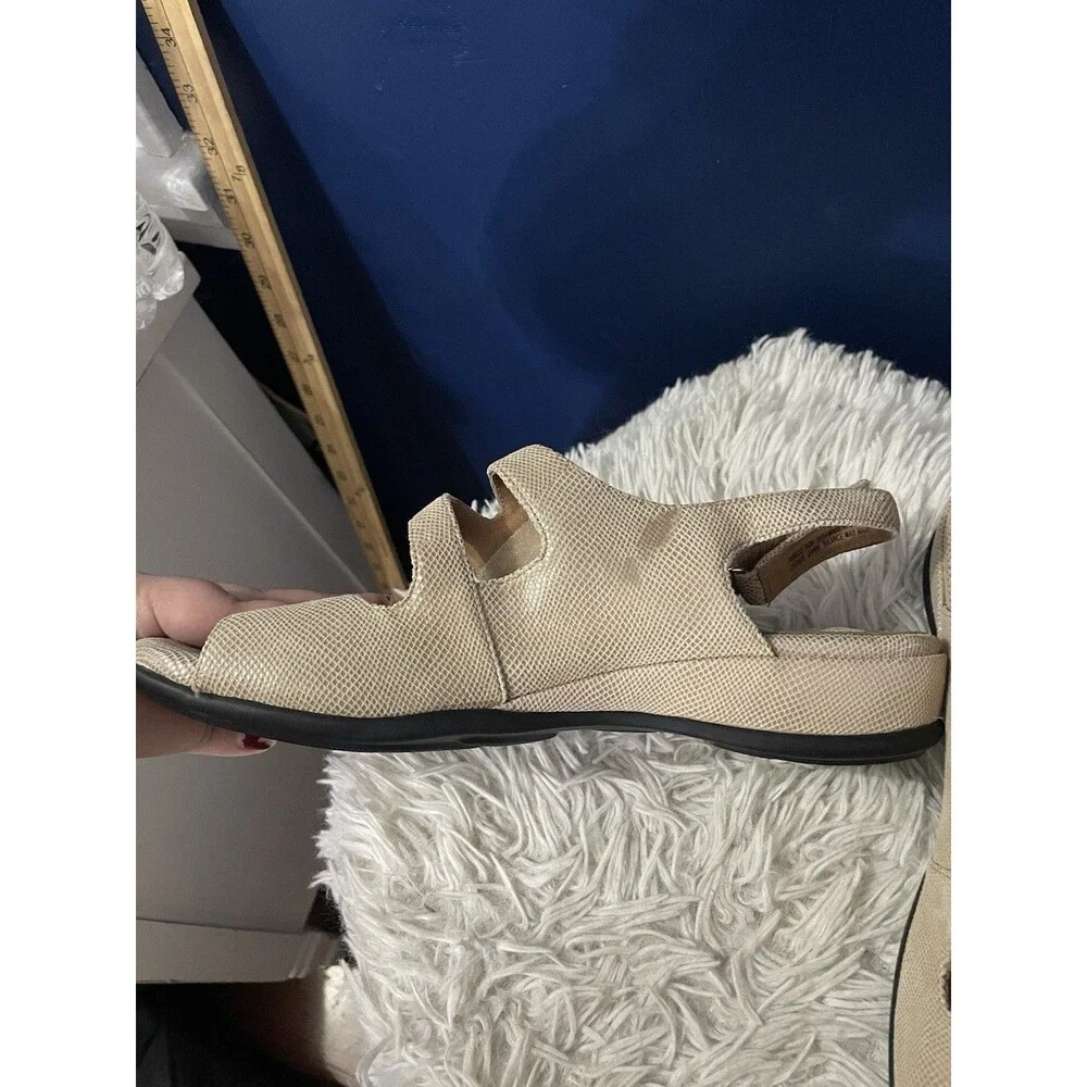 CLARKS WOMEN'S TIFFANI ALDORA NATURAL BEIGE LEA SLINGBACK SANDALS SHOES 9.5
